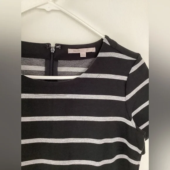 Gap two pocket zip back dress - Picture 2 of 3